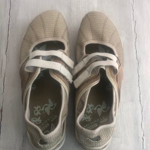 Women’s Merrell slip on shoes